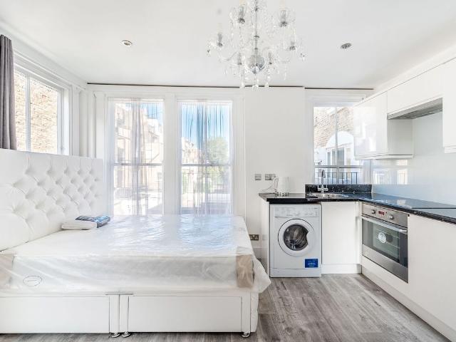 Studio for rent in Tachbrook Estate, Greater London