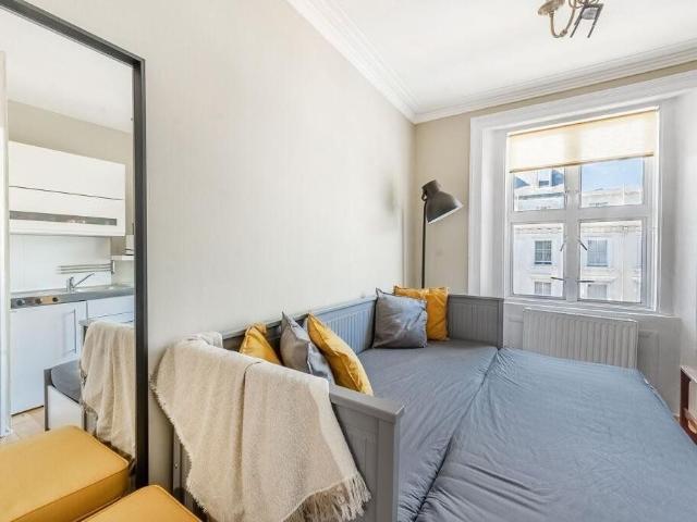 Studio for rent in Tachbrook Estate, Greater London