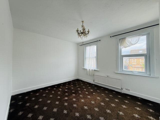 Apartment for rent in Slough, Isle Of Man