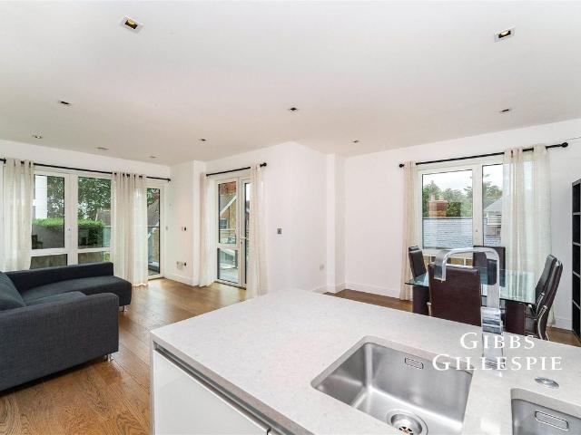House for rent in London Borough of Ealing, Greater London