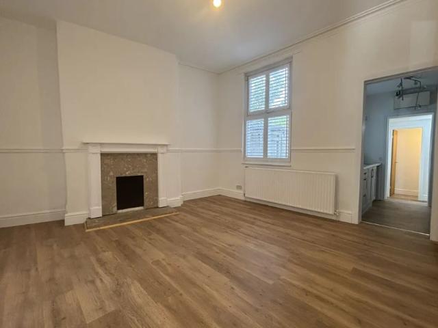 House for rent in Calderstones