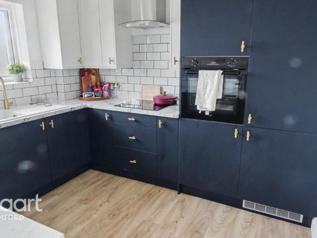 Apartment for rent in Harold Hill, Greater London