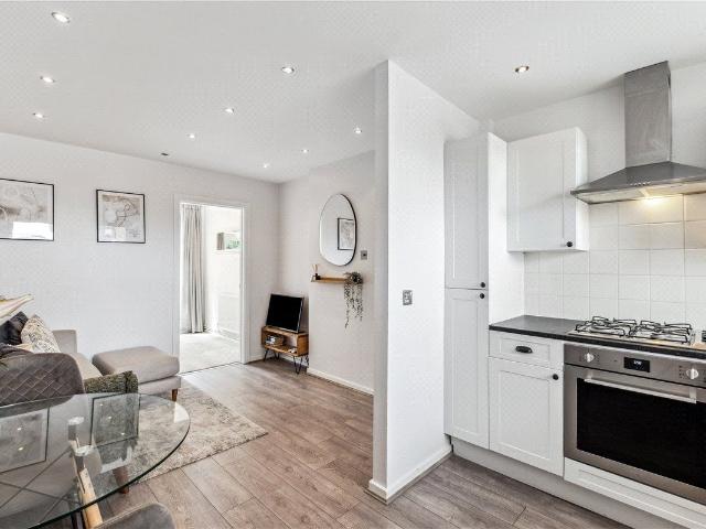 Apartment for rent in Southfields, Greater London