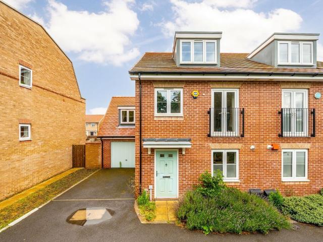 Apartment for rent in Blackhills, Surrey