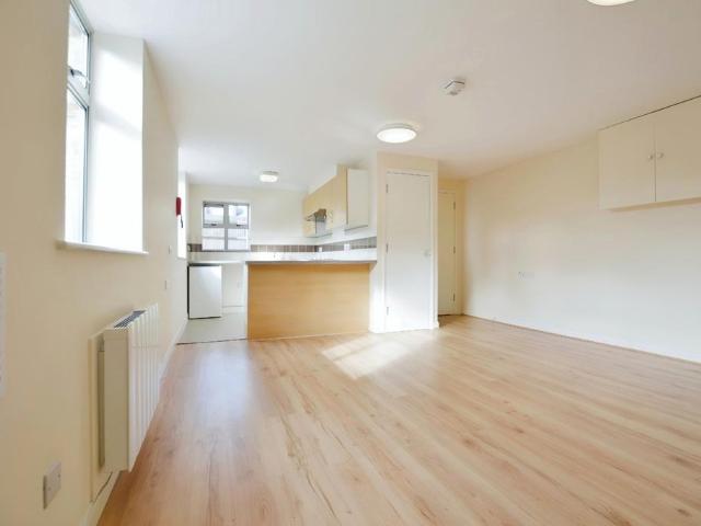 Apartment for rent in London Borough of Lewisham, Bell Green