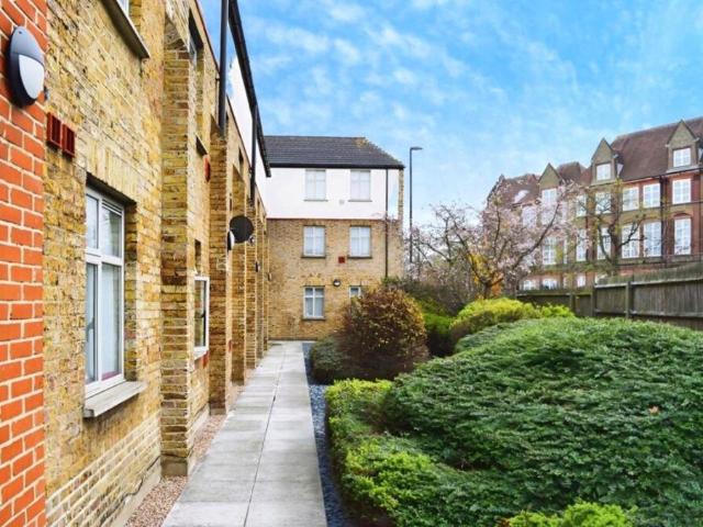 Apartment for rent in London Borough of Lewisham, Bell Green