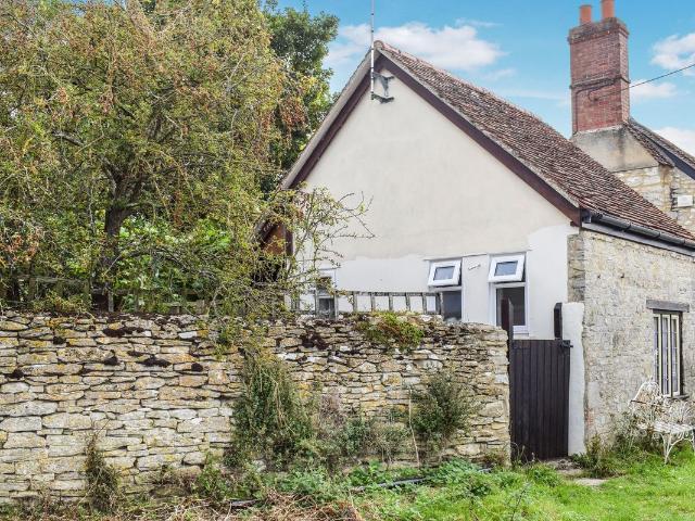 Studio for rent in Black Bourton, Oxfordshire