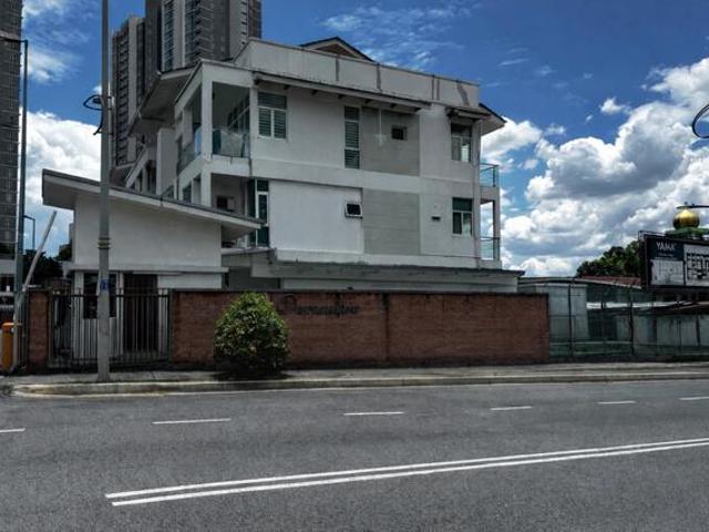 Townhouse for sale in Petaling, Damansara Damai
