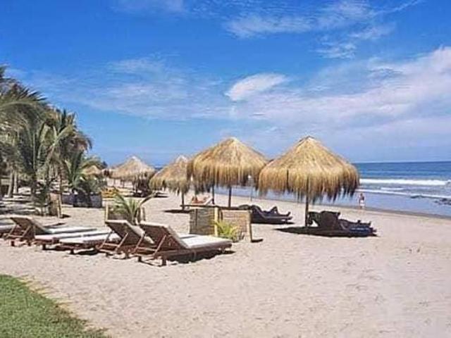 Bella y amplia Casa Amoblada en El Ñuro, Los Organos en primera línea al mar