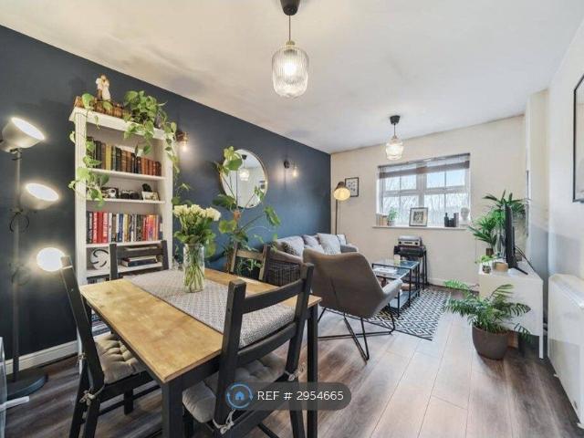 Apartment for rent in Roe Green, Salford