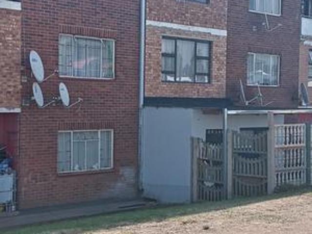 Apartment for sale in Vosloorus, Gauteng