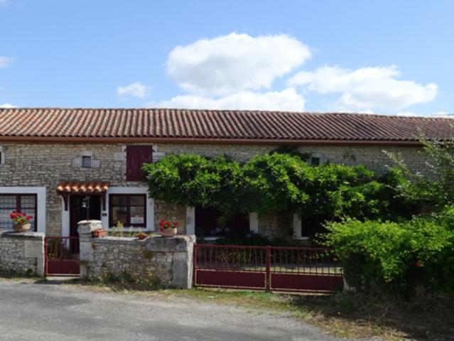 Maison vente à Confolens, Les Pins