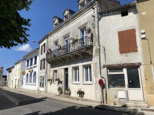 Maison vente à Confolens, Villefagnan