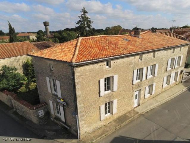 Maison vente à Confolens, Brettes