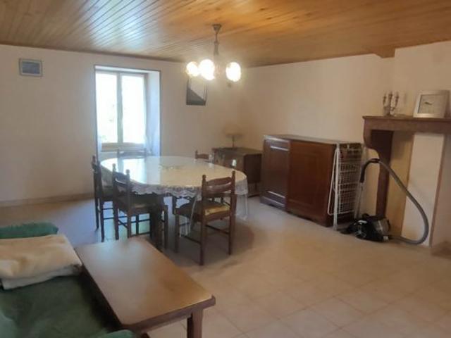 Maison vente à Mâcon, Buffières