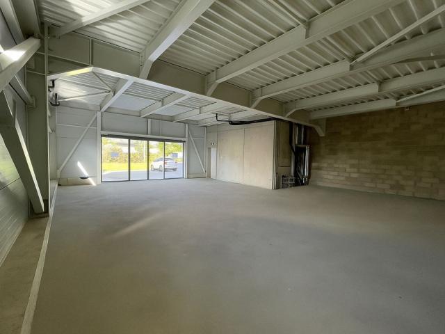 Büro kaufen in Courtelary, Bern