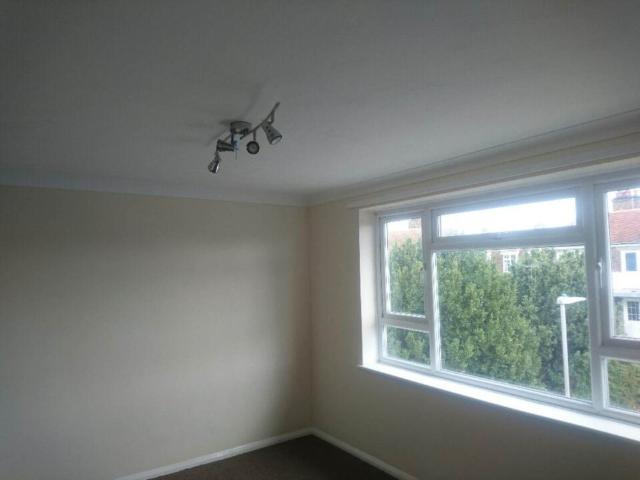 Apartment for rent in Roselands, Eastbourne