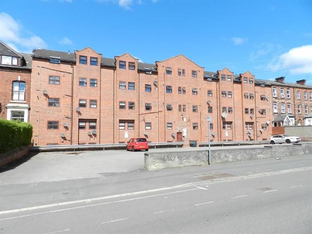 Apartment for rent in Hyde Park, West Yorkshire