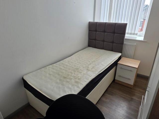 Room for rent in Kingsley Moor, Staffordshire