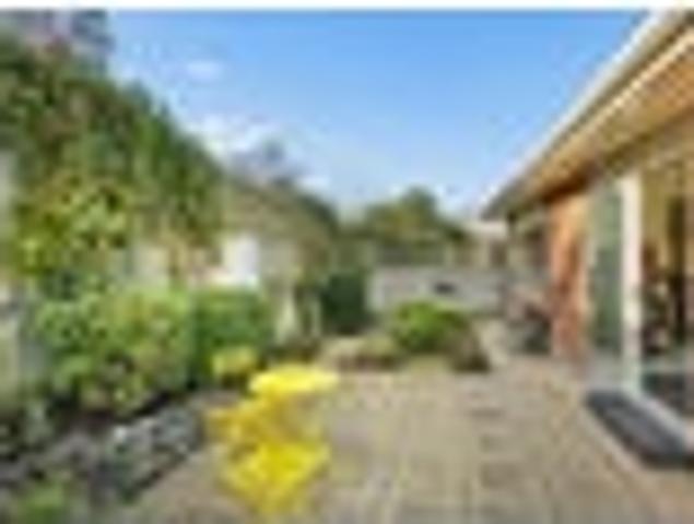 Townhouse for rent in Otakou