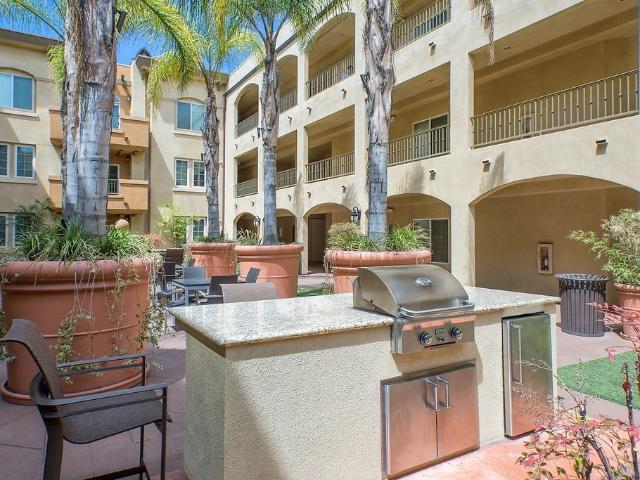 Apartment for rent in Canoga Park, California