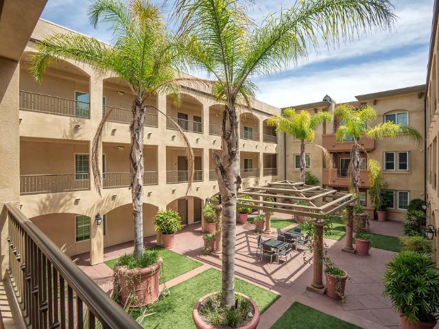 Apartment for rent in Canoga Park, California