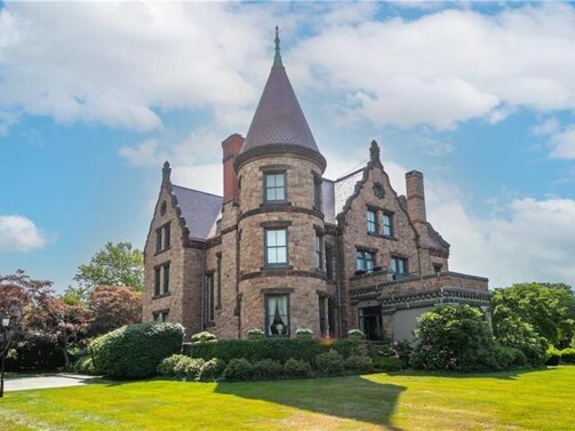 House for sale in Newport