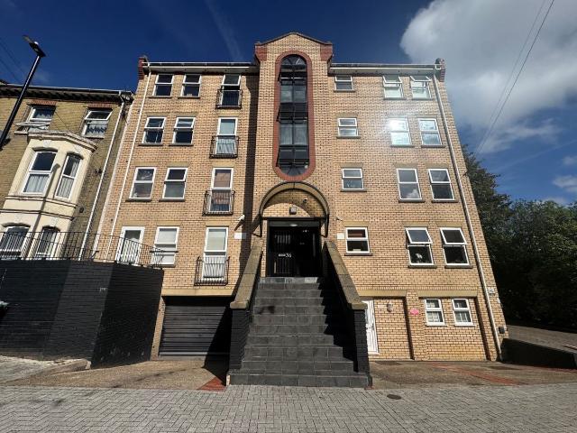 Apartment for rent in Bellevue, Southampton