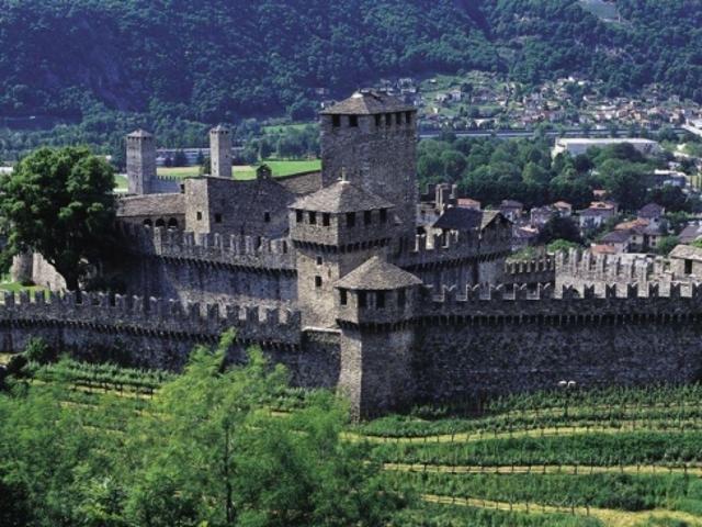Grundstück kaufen in Bellinzona, Tessin