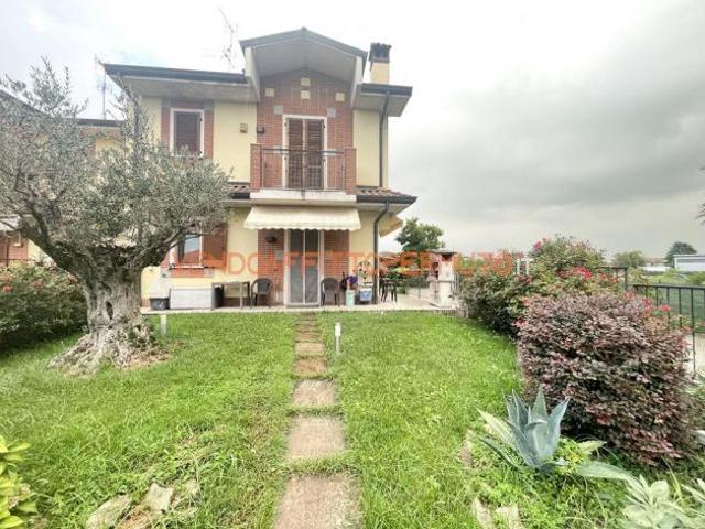 Villa Indipendente in vendita a Brignano Gera D'adda, Lombardia