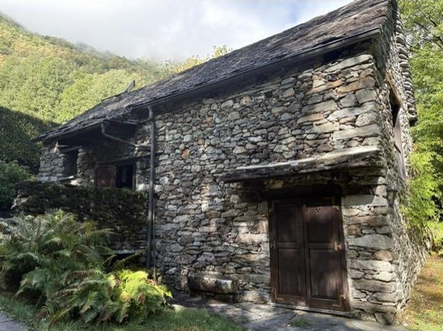 Zweifamilienhaus kaufen in Maggia, Tessin