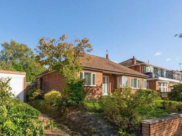 House for sale in Cassiobury Estate, Watford