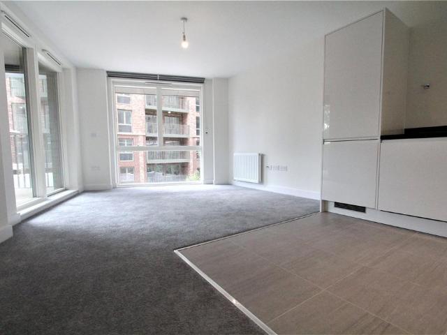 Apartment for rent in Kenton, Greater London