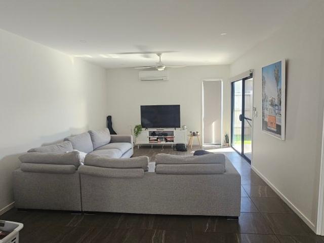 Room for rent in Kings Creek, Queensland