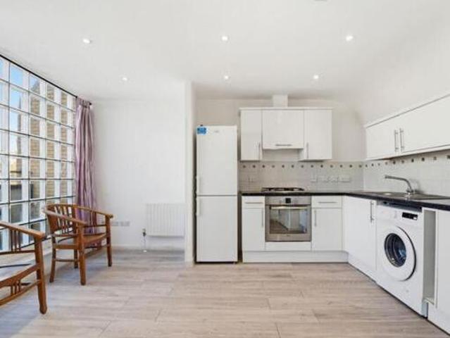 House for rent in London Borough of Hounslow, Cat Hill