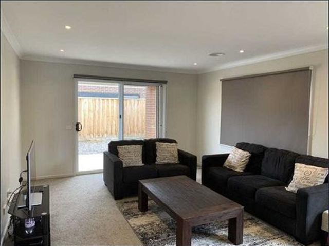 House for rent in Belmond on Clyde, Melbourne