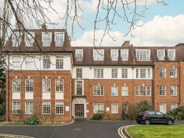 Apartment for rent in Mercator Estate, Greater London