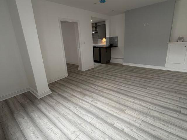 Apartment for rent in Belmont Park, Lee Bank