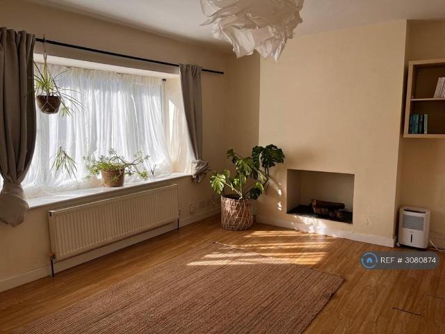 Apartment for rent in Pigsty Hill, Bristol