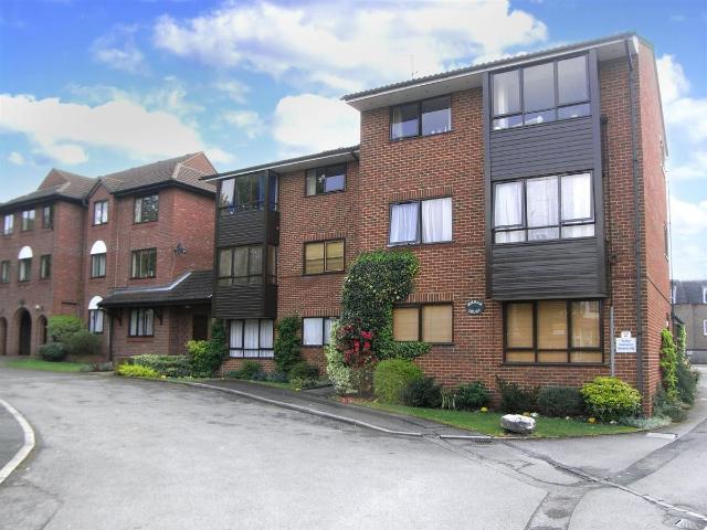 Studio for rent in Pachesham Park, Surrey