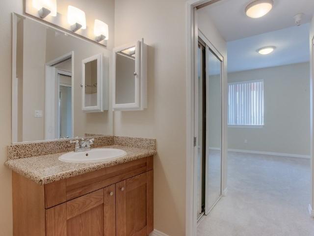Apartment for rent in Windsor Square, Los Angeles