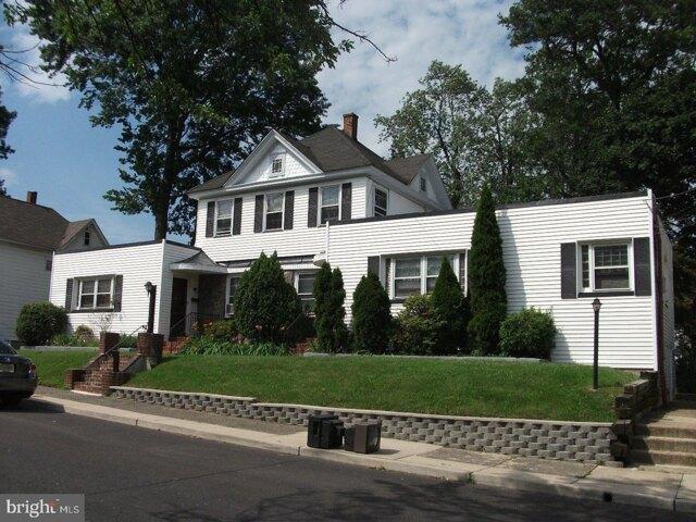 House for sale in Audubon