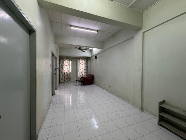 Flat for sale in Malaka