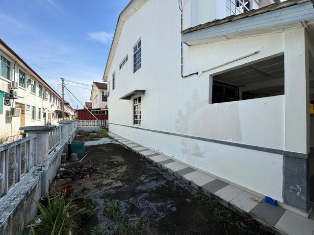 Terraced House for sale in Malaka