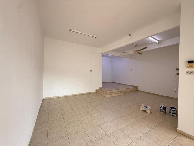 Terraced House for sale in Malaka