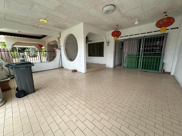 Terraced House for sale in Malaka