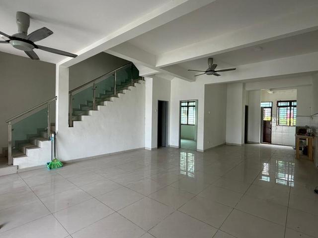 Terraced House for sale in Malaka