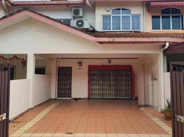 Terraced House for sale in Malaka