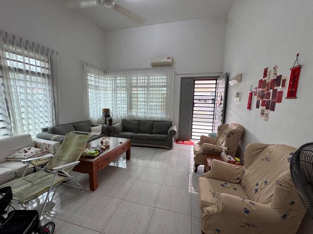 Terraced House for sale in Malaka