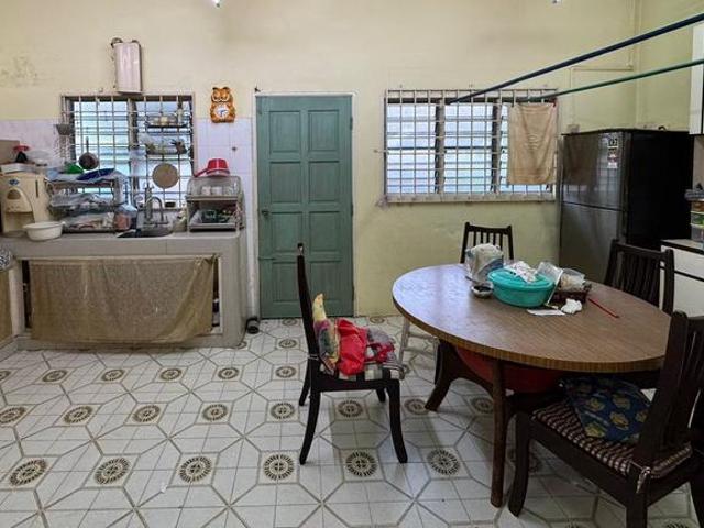Terraced House for sale in Malaka